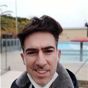 Laureando in Lingue e Letterature moderne e Traduzione interculturale impartisce lezioni a studenti di scuola primaria e secondaria